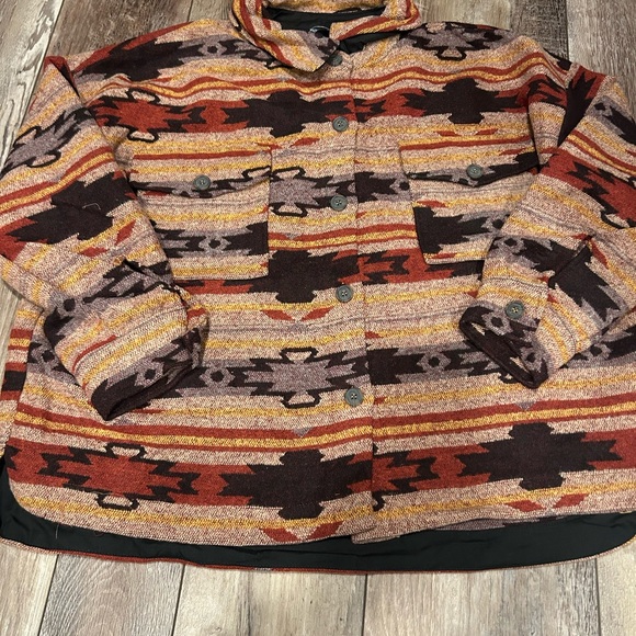 Stylish Women's Patterned Utility Jacket - Picture 3 of 7